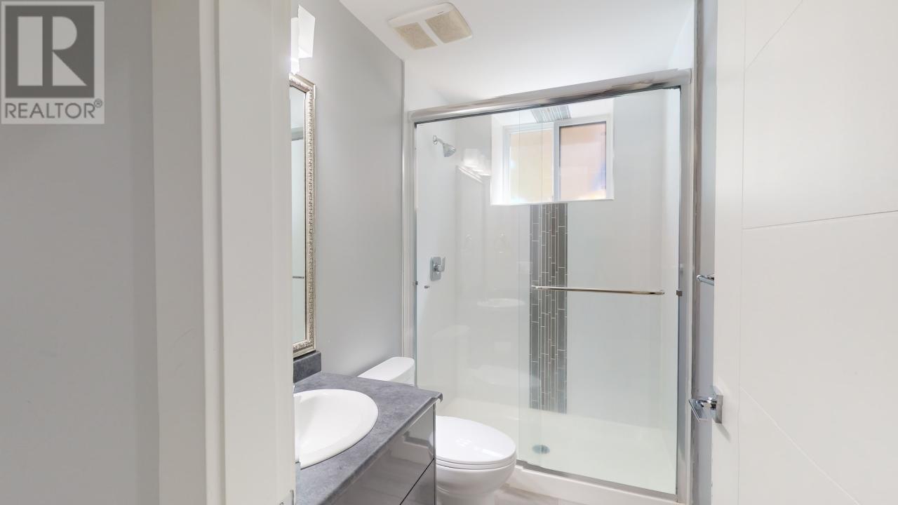 Listing Picture 33 of 39 : 3317 E 3RD AVENUE, Vancouver / 溫哥華 - 魯藝地產 Yvonne Lu Group - MLS Medallion Club Member