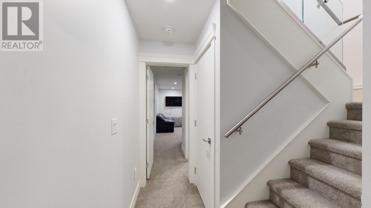 Listing Picture 32 of 39 : 3317 E 3RD AVENUE, Vancouver / 溫哥華 - 魯藝地產 Yvonne Lu Group - MLS Medallion Club Member