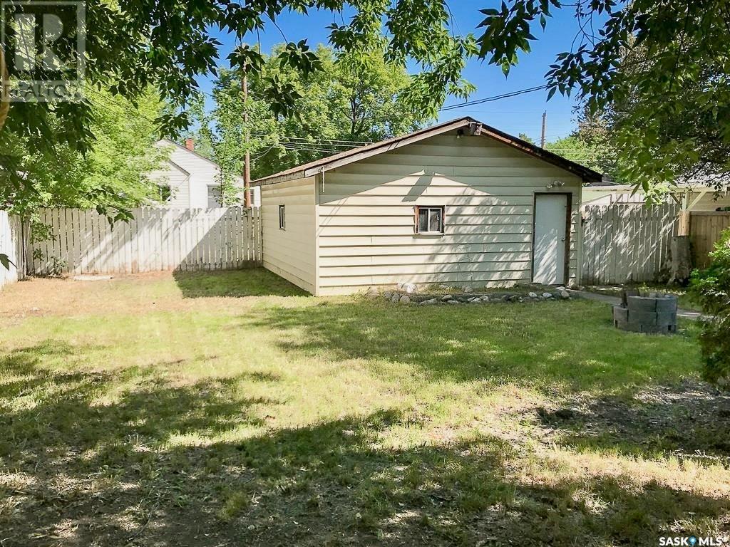 Property at 818 29th STREET W image 2
