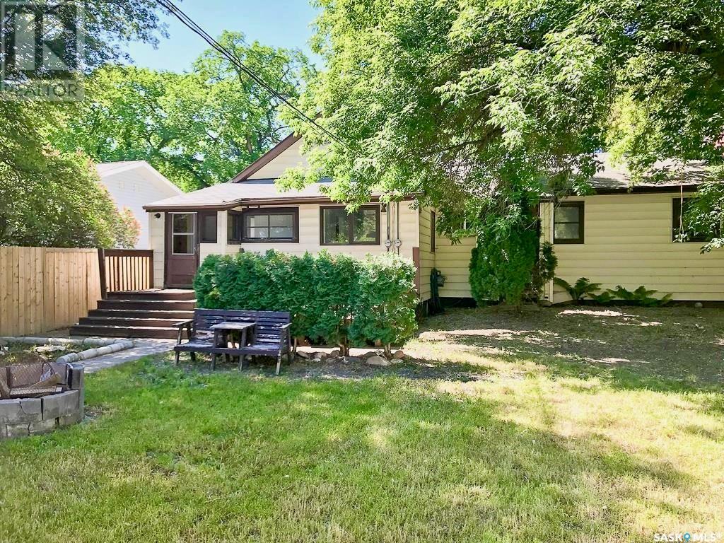 Property at 818 29th STREET W image 3