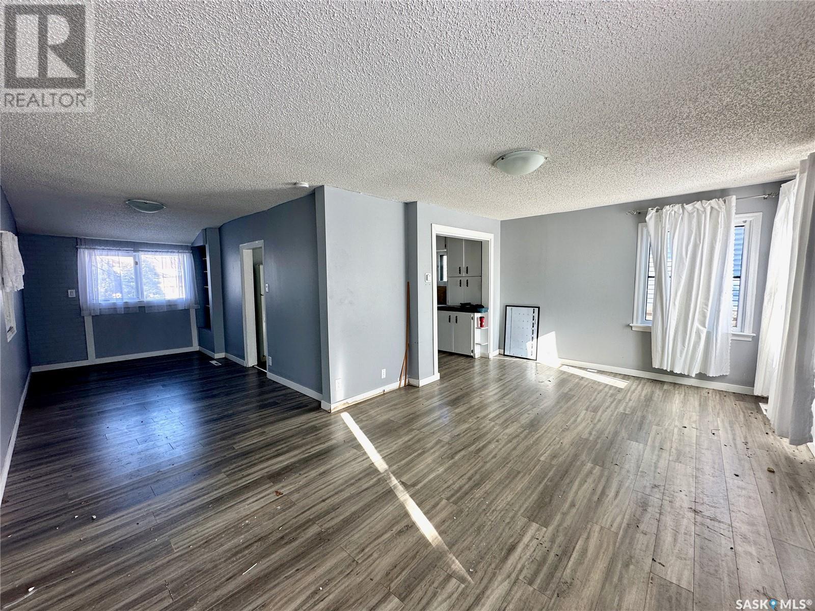 Property at 818 29th STREET W image 4