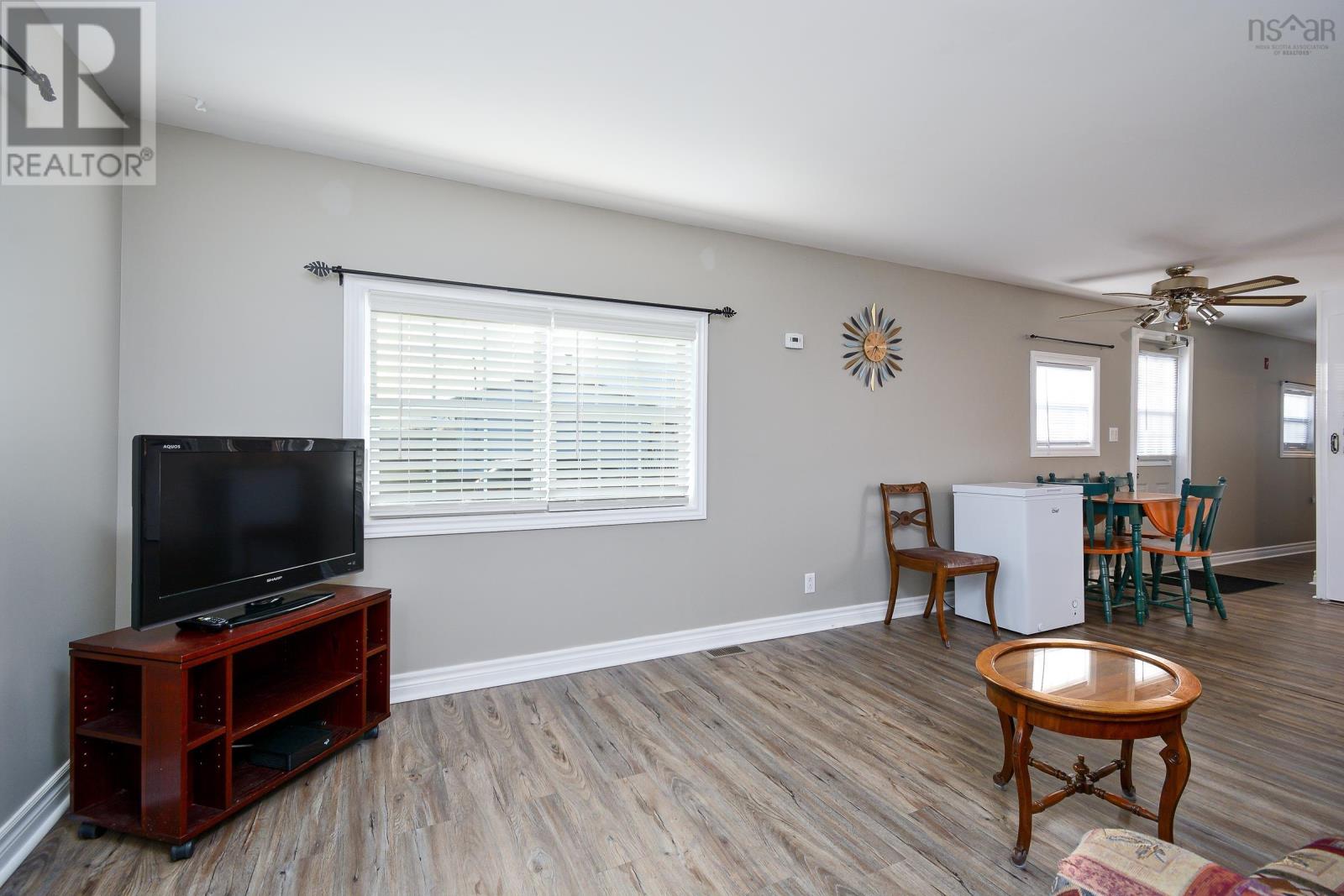 104 Butts Street, Sydney Mines, Nova Scotia  B1V 1N5 - Photo 13 - 202500277