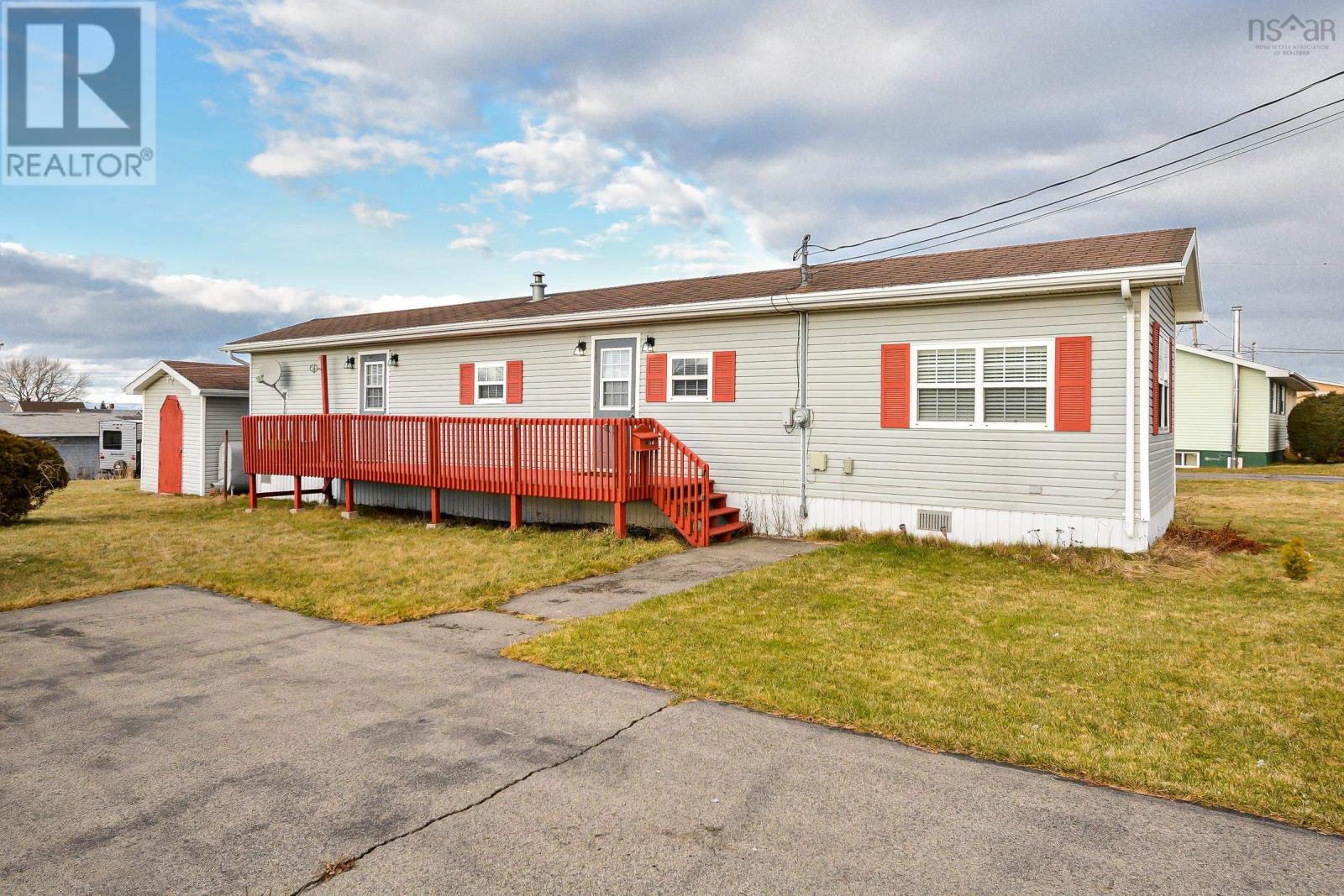 104 Butts Street, Sydney Mines, Nova Scotia  B1V 1N5 - Photo 2 - 202500277