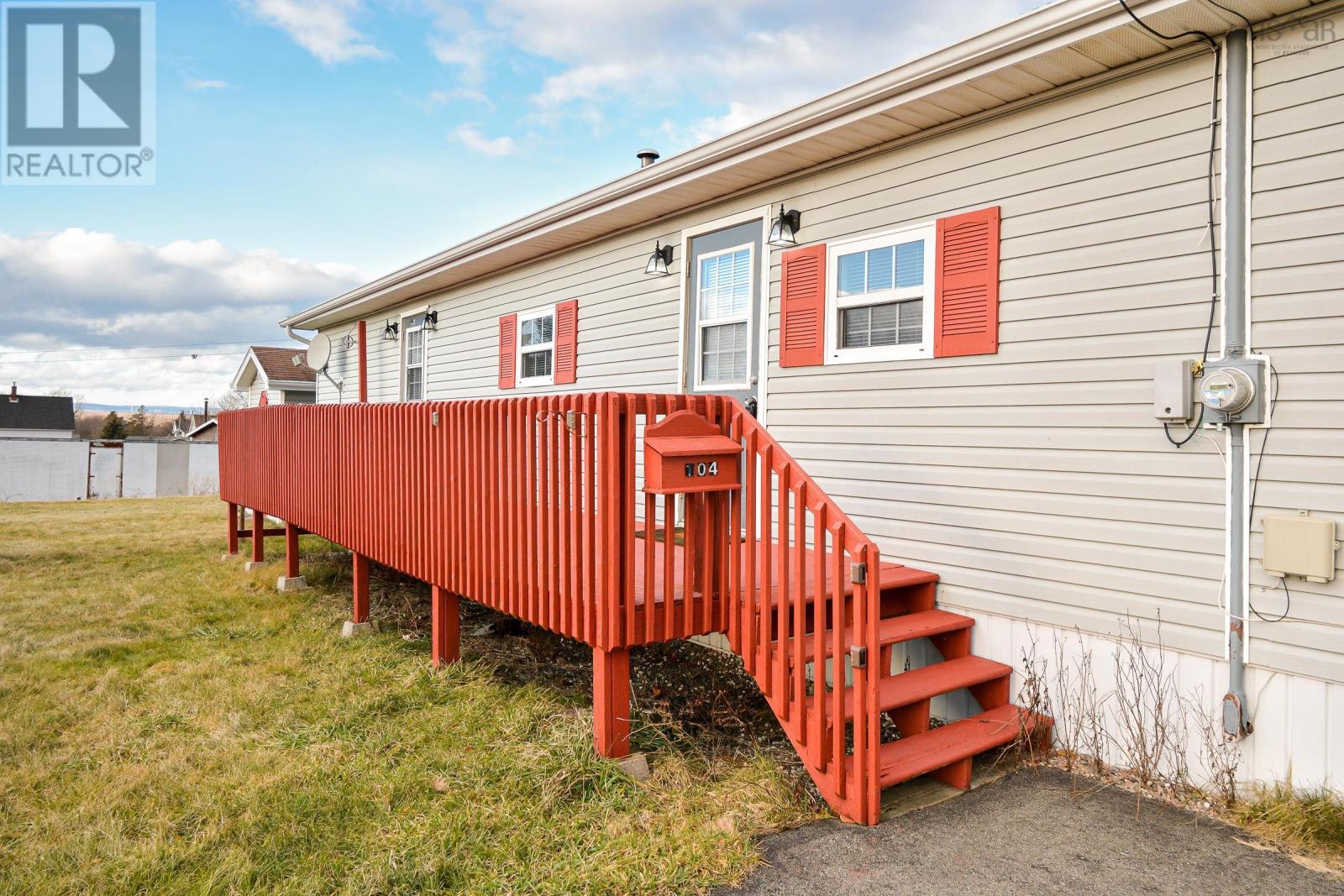 104 Butts Street, Sydney Mines, Nova Scotia  B1V 1N5 - Photo 3 - 202500277