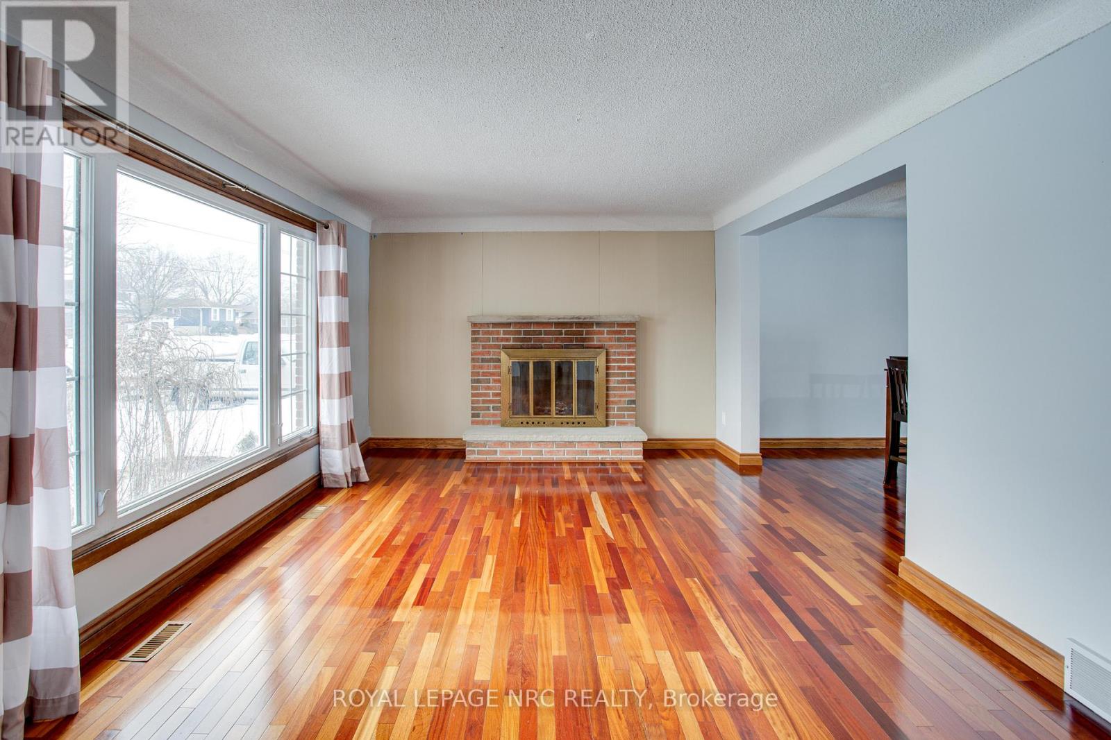 Property at 40 LINDBERGH DRIVE image 3
