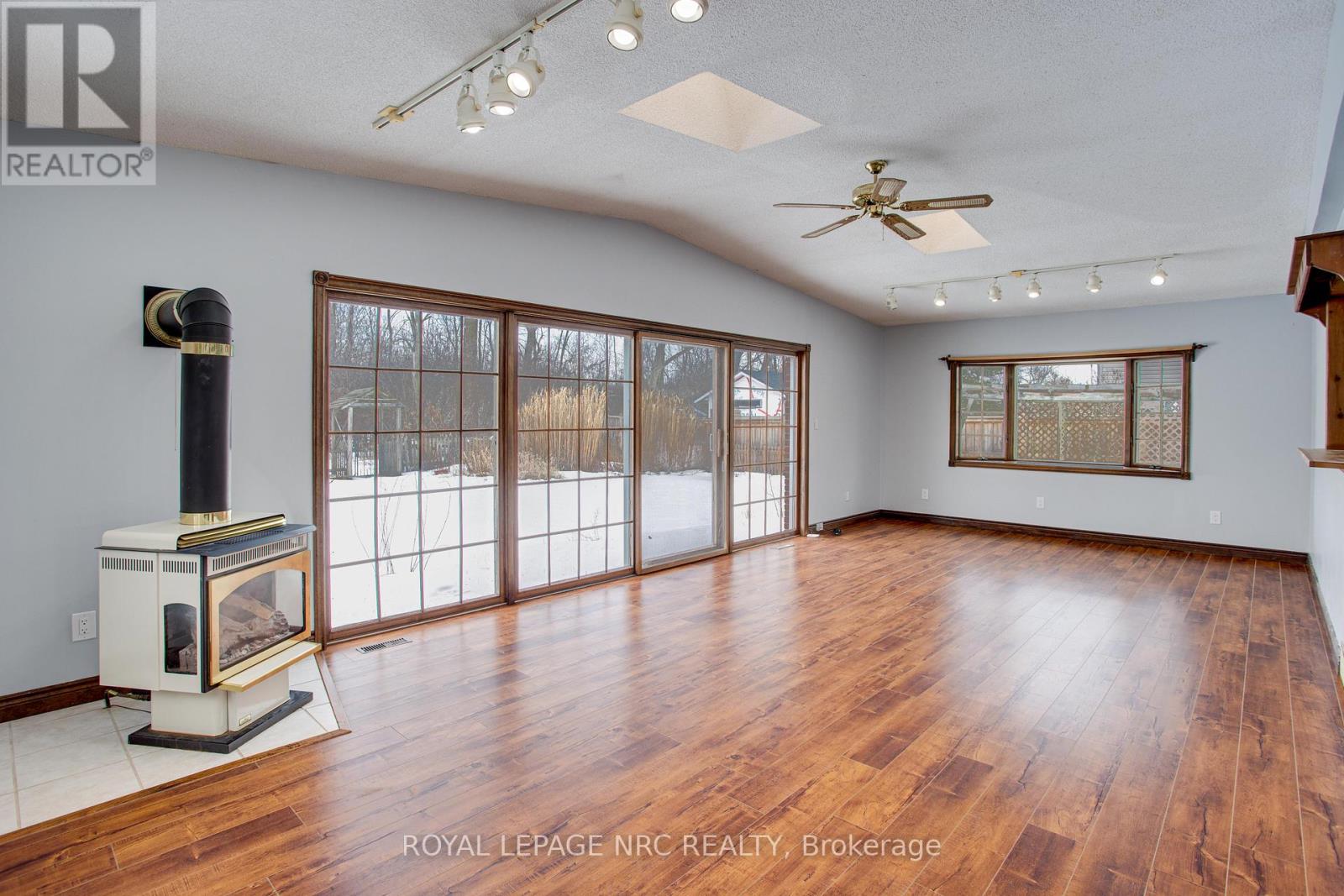 Property at 40 LINDBERGH DRIVE image 5