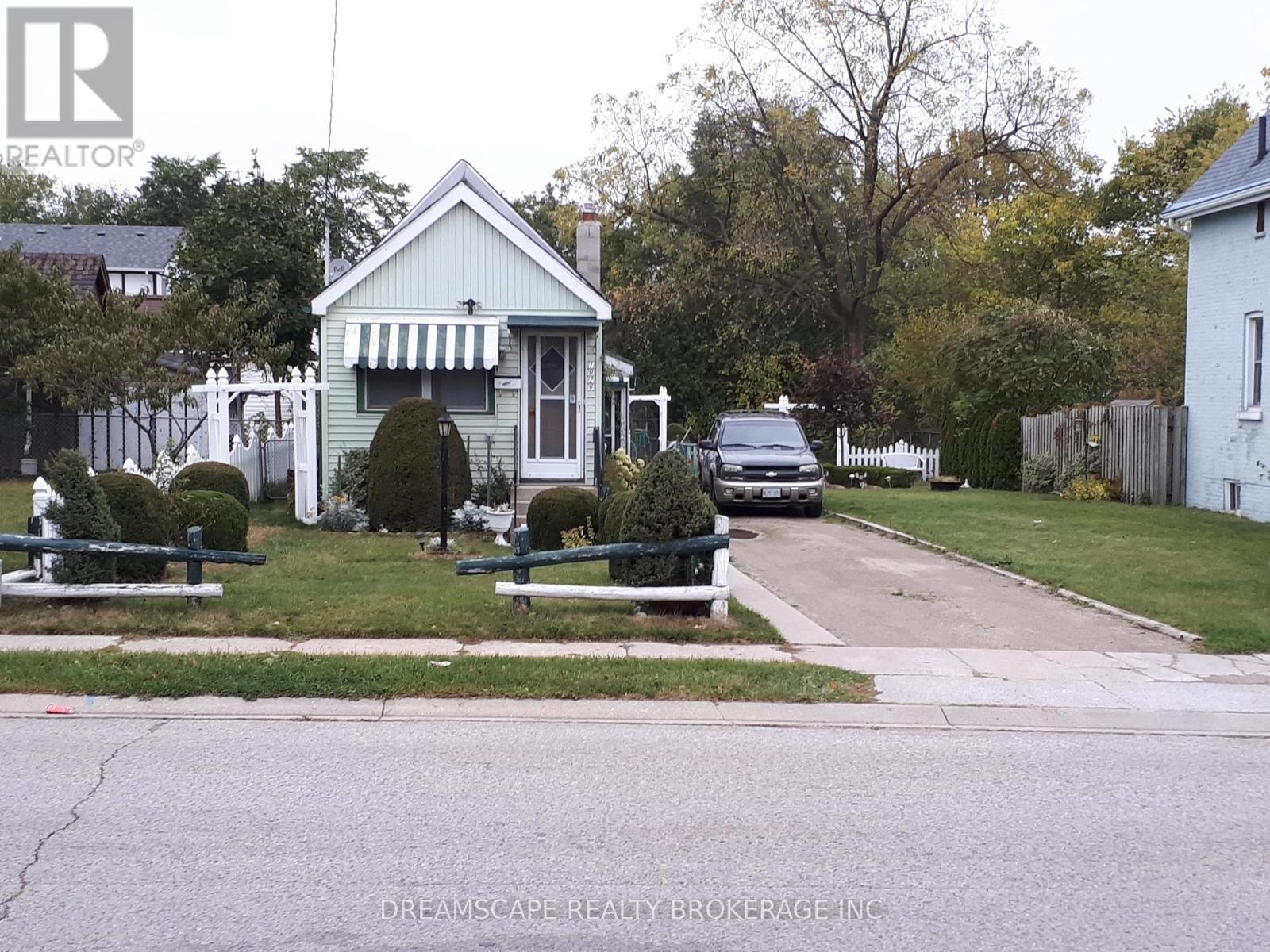 Property at 1026 YORK STREET image 1