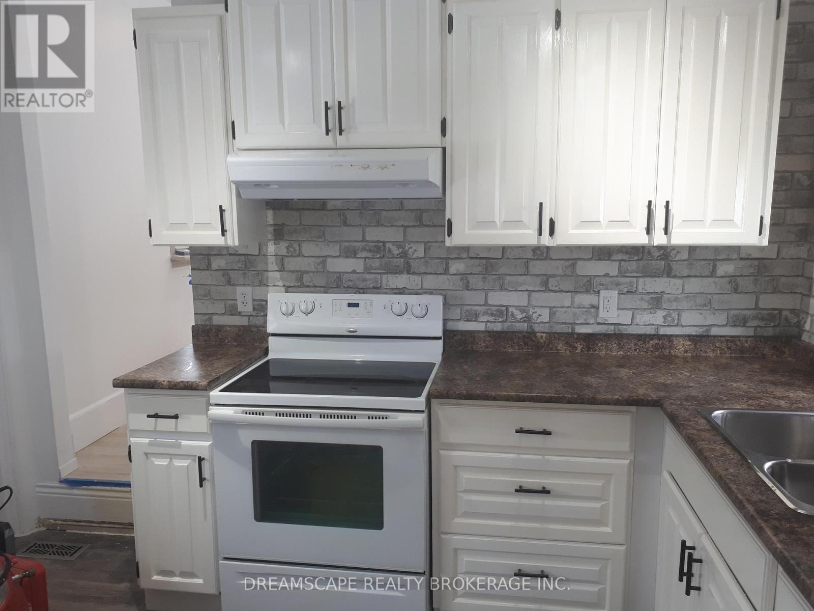 Property at 1026 YORK STREET image 4