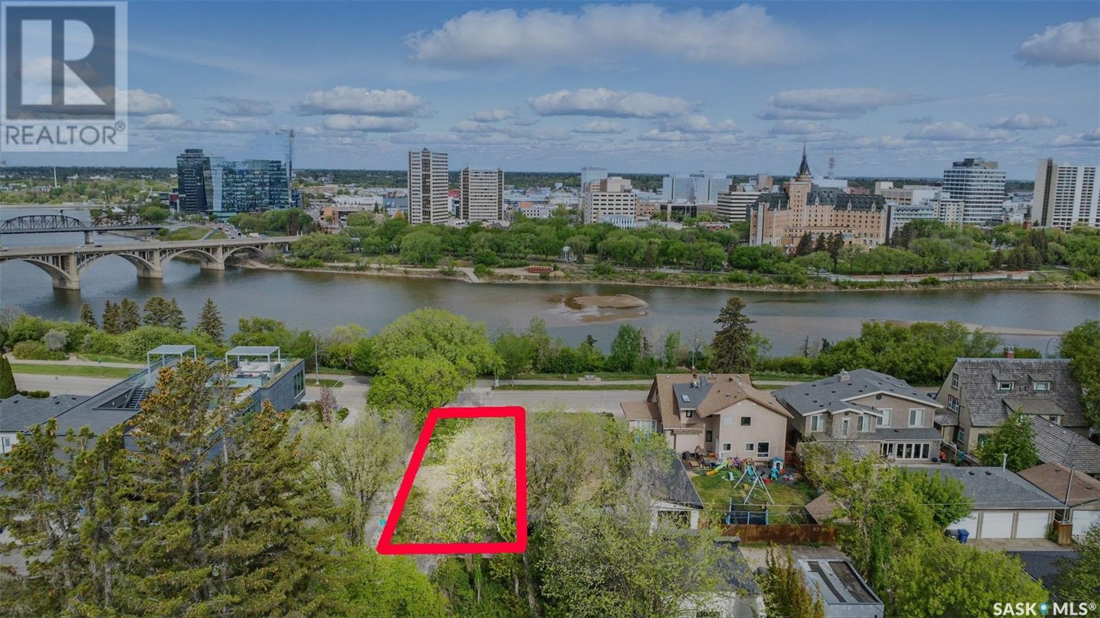 702 Saskatchewan CRESCENT E, saskatoon, Saskatchewan