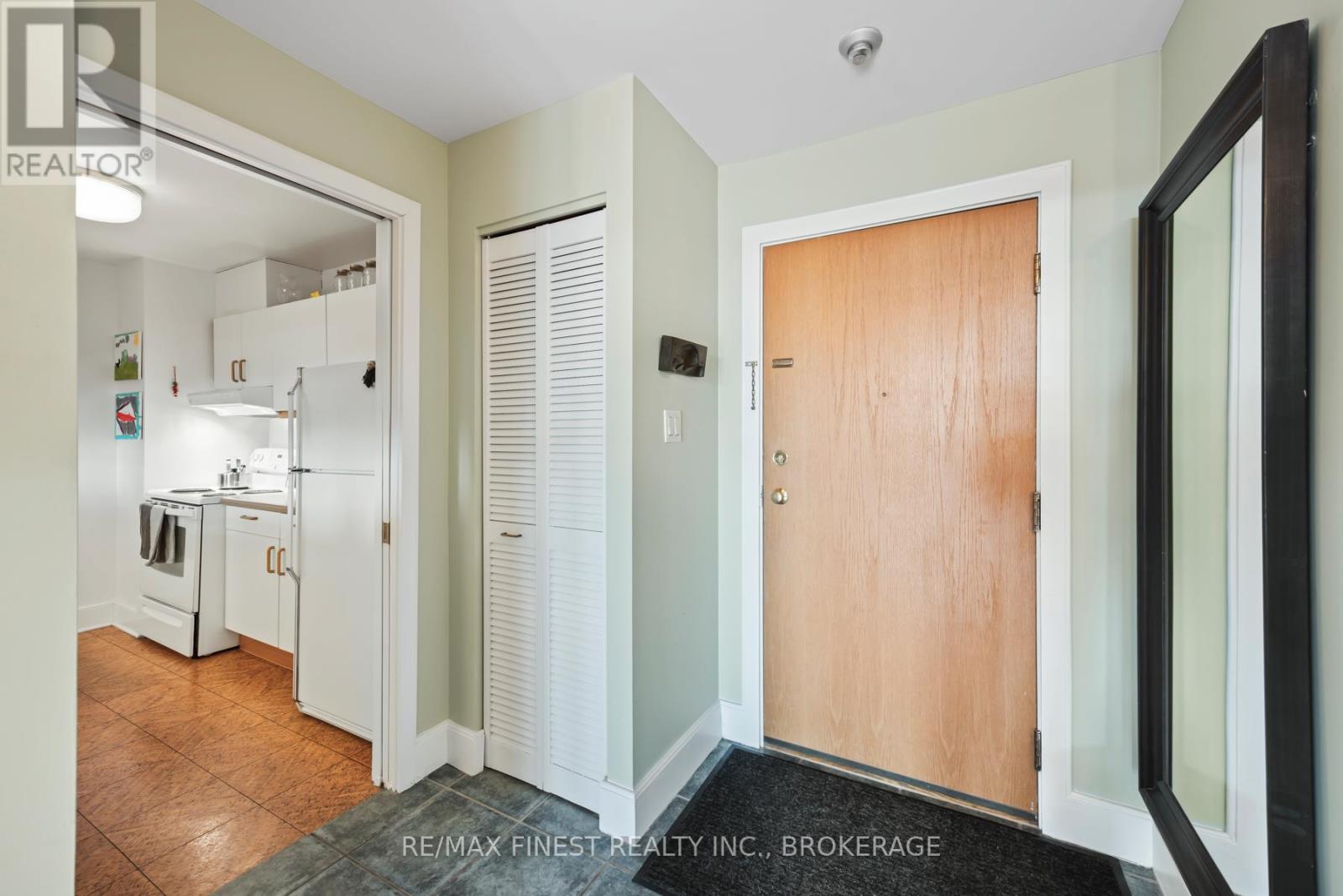 605 - 2 Bay Street, Kingston, Ontario  K7K 6T7 - Photo 3 - X11992823
