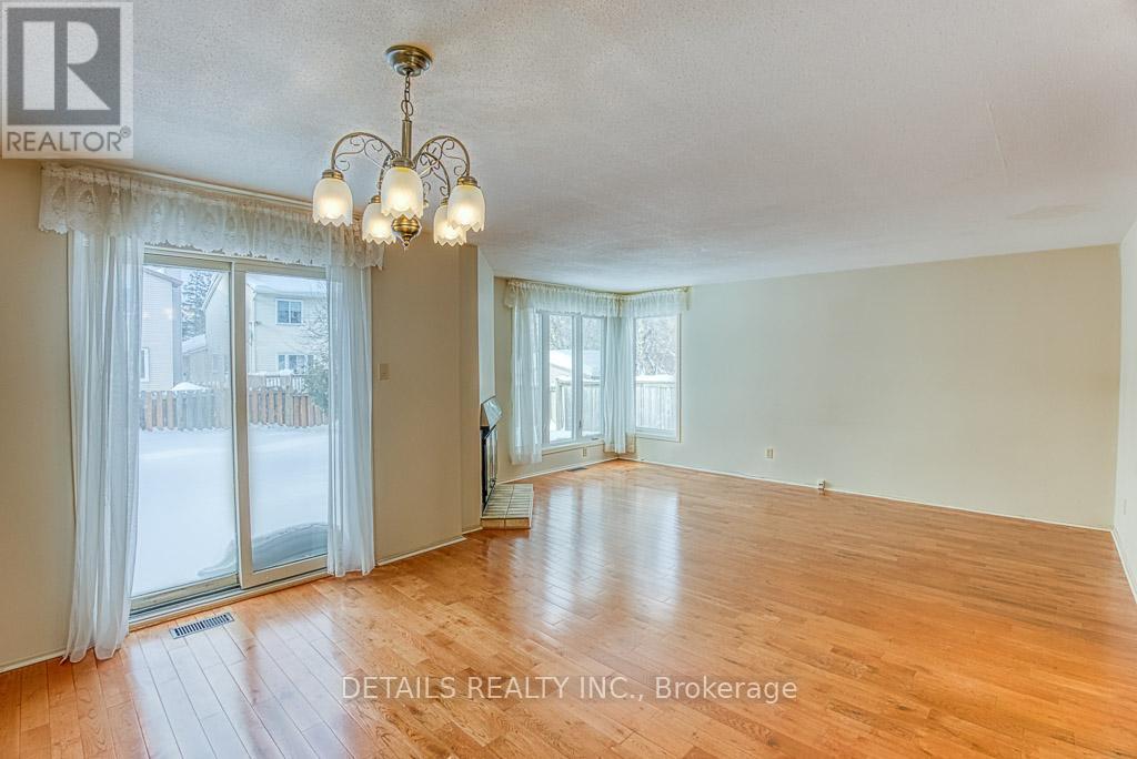 419 Viewmount Drive, Ottawa, Ontario  K2E 7P1 - Photo 6 - X11992959