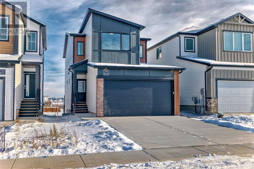 Property at 749 Violet Place W image 1