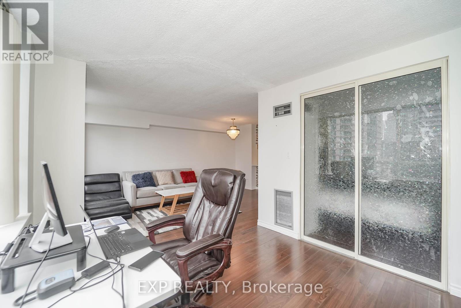 2322 - 633 Bay Street, Toronto, Ontario  M5G 2G4 - Photo 13 - C11991234