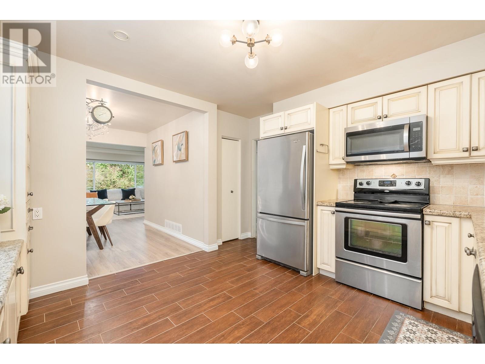 1068 Canyon Boulevard, North Vancouver, British Columbia  V7R 2K4 - Photo 13 - R2971365