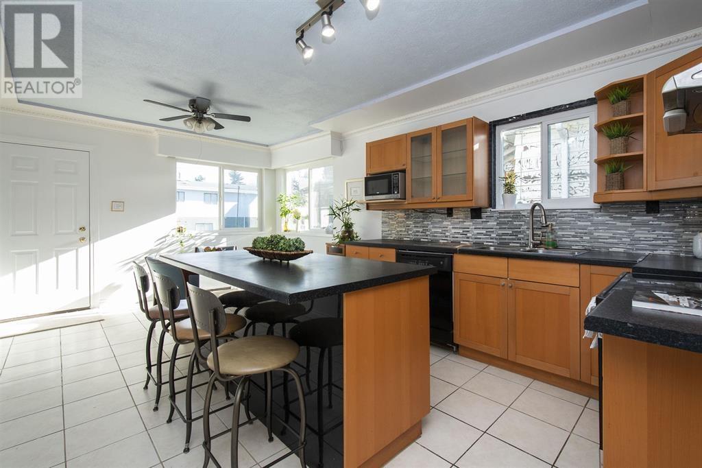 Upper 950 Nanaimo Street, Vancouver, British Columbia  V5L 4S9 - Photo 1 - R2971686