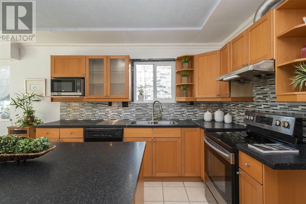 Upper 950 Nanaimo Street, Vancouver, British Columbia  V5L 4S9 - Photo 3 - R2971686