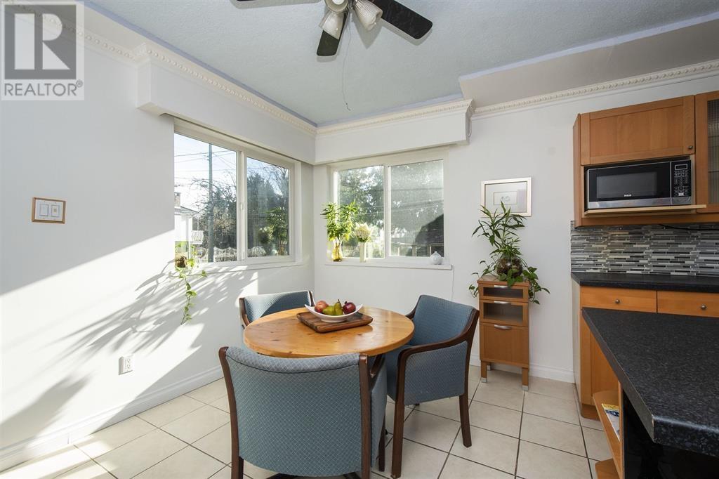 Upper 950 Nanaimo Street, Vancouver, British Columbia  V5L 4S9 - Photo 4 - R2971686
