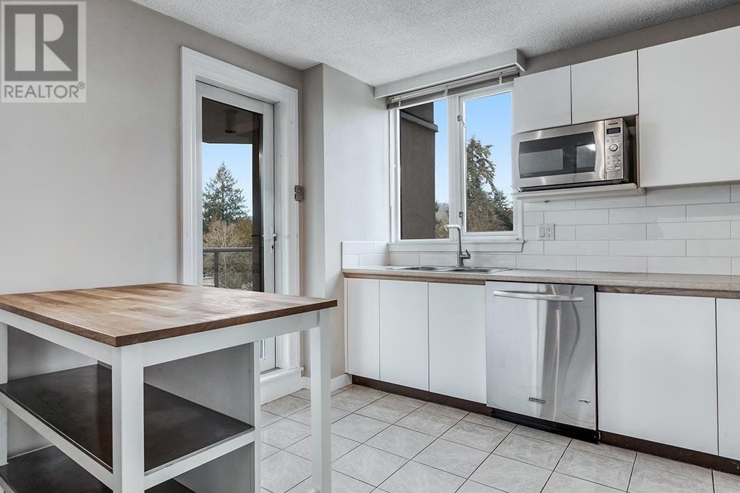 Listing Picture 10 of 25 : 705 7321 HALIFAX STREET, Burnaby / 本拿比 - 魯藝地產 Yvonne Lu Group - MLS Medallion Club Member