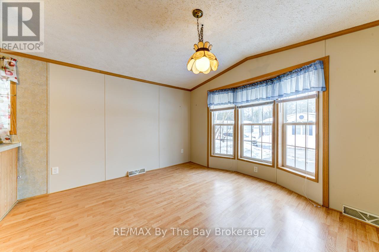 60 Topaz Street, Wasaga Beach, Ontario  L9Z 1X7 - Photo 17 - S11993082