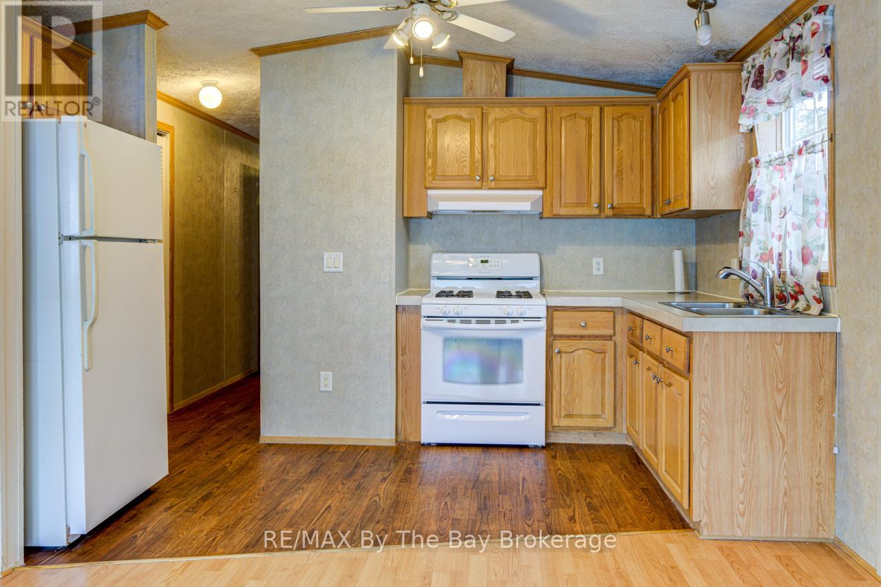 60 Topaz Street, Wasaga Beach, Ontario  L9Z 1X7 - Photo 23 - S11993082