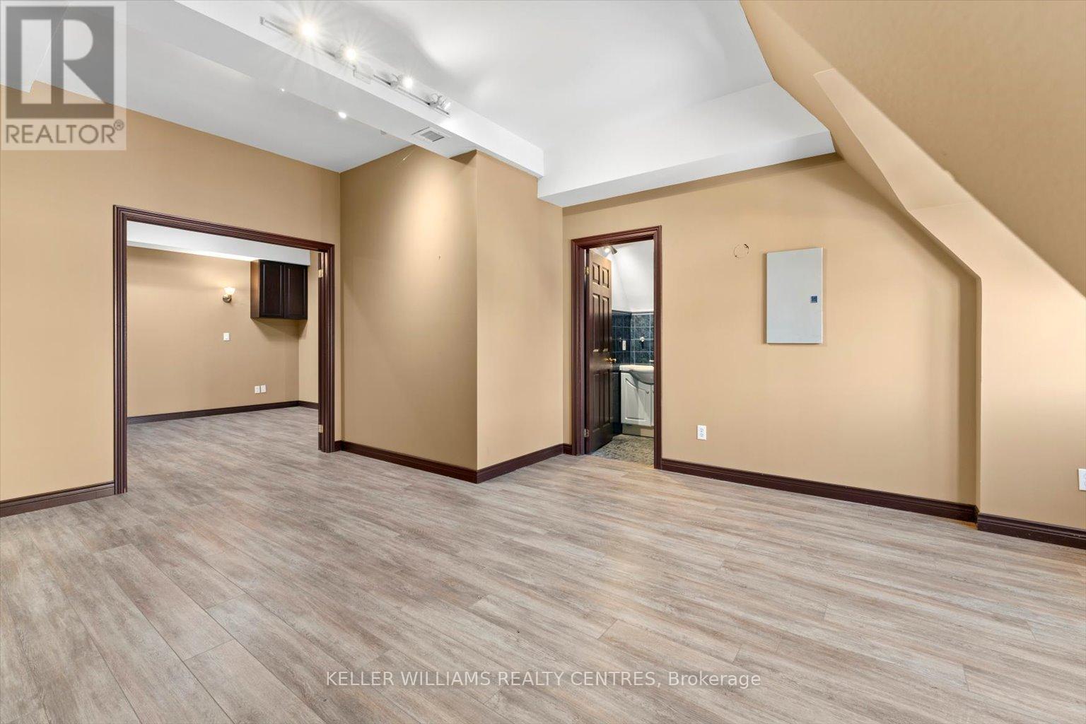 38 Wellington Street E, Aurora, Ontario  L4G 1H5 - Photo 7 - N11993136