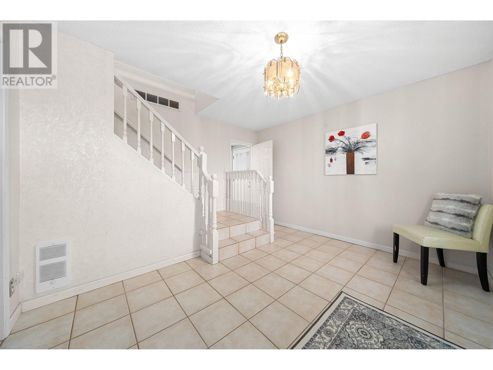 783 Vinedale Road, North Vancouver, British Columbia  V7K 1A1 - Photo 9 - R2971664