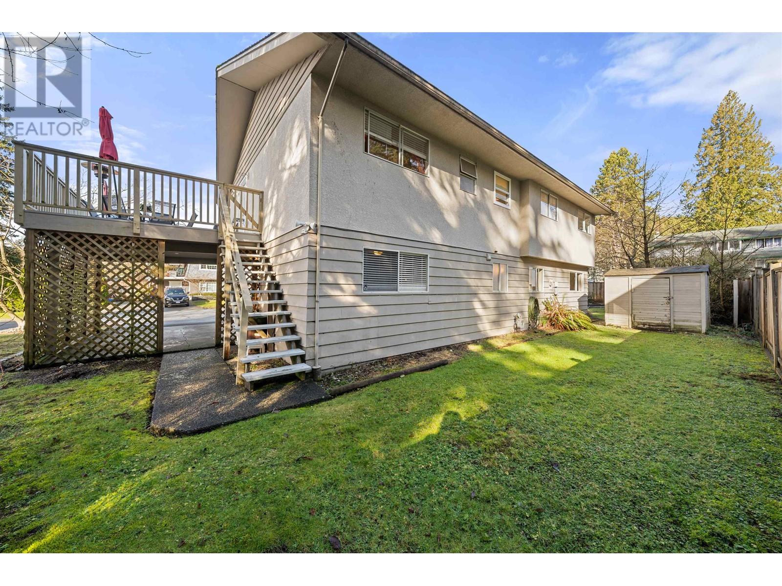 783 Vinedale Road, North Vancouver, British Columbia  V7K 1A1 - Photo 2 - R2971664