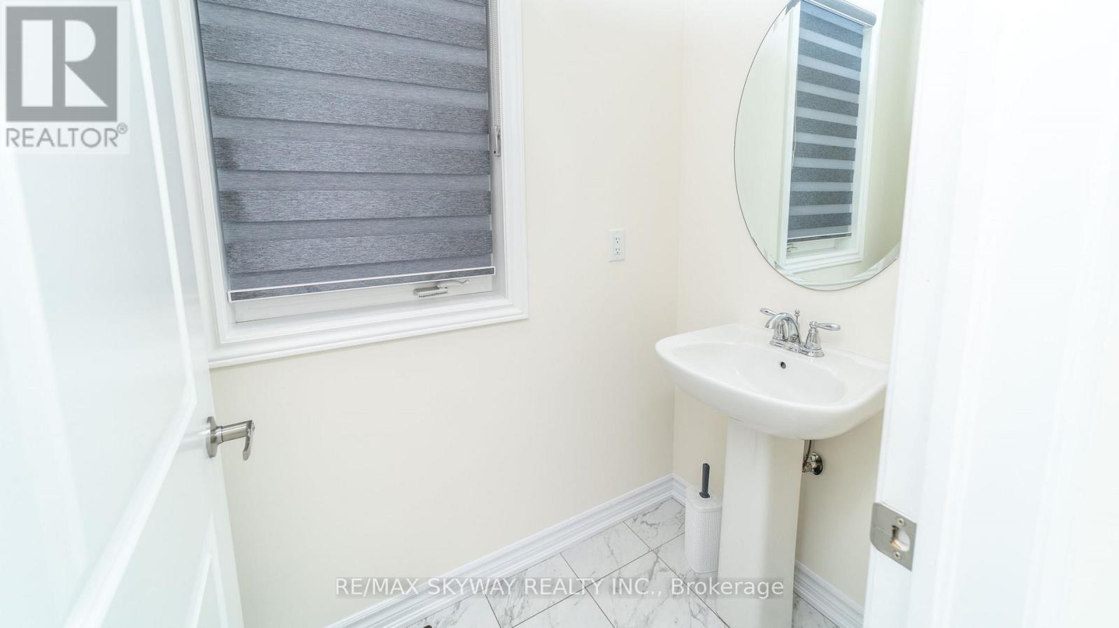 15 Neil Promenade, Caledon, Ontario  L7C 4H6 - Photo 5 - W11993219