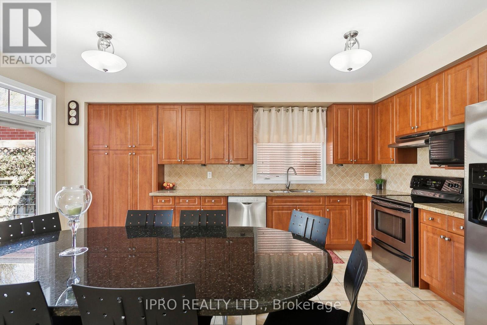 6829 Golden Hills Way, Mississauga, Ontario  L5W 1P3 - Photo 12 - W11993242