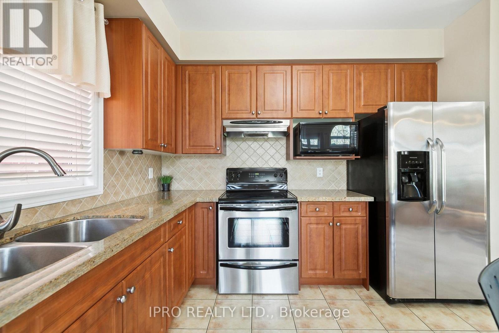 6829 Golden Hills Way, Mississauga, Ontario  L5W 1P3 - Photo 16 - W11993242