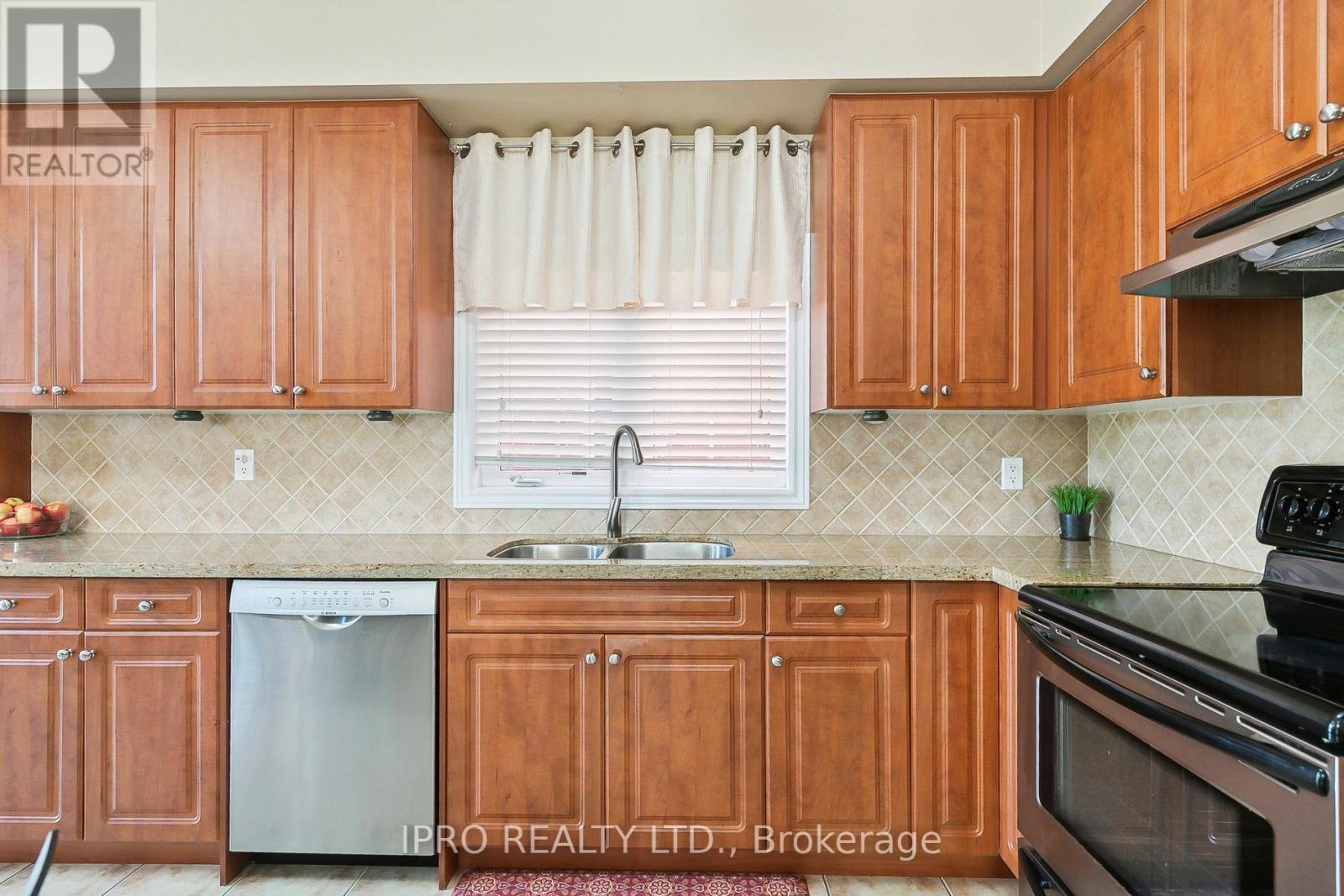 6829 Golden Hills Way, Mississauga, Ontario  L5W 1P3 - Photo 17 - W11993242