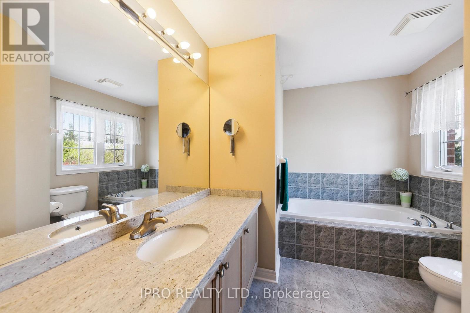 6829 Golden Hills Way, Mississauga, Ontario  L5W 1P3 - Photo 22 - W11993242