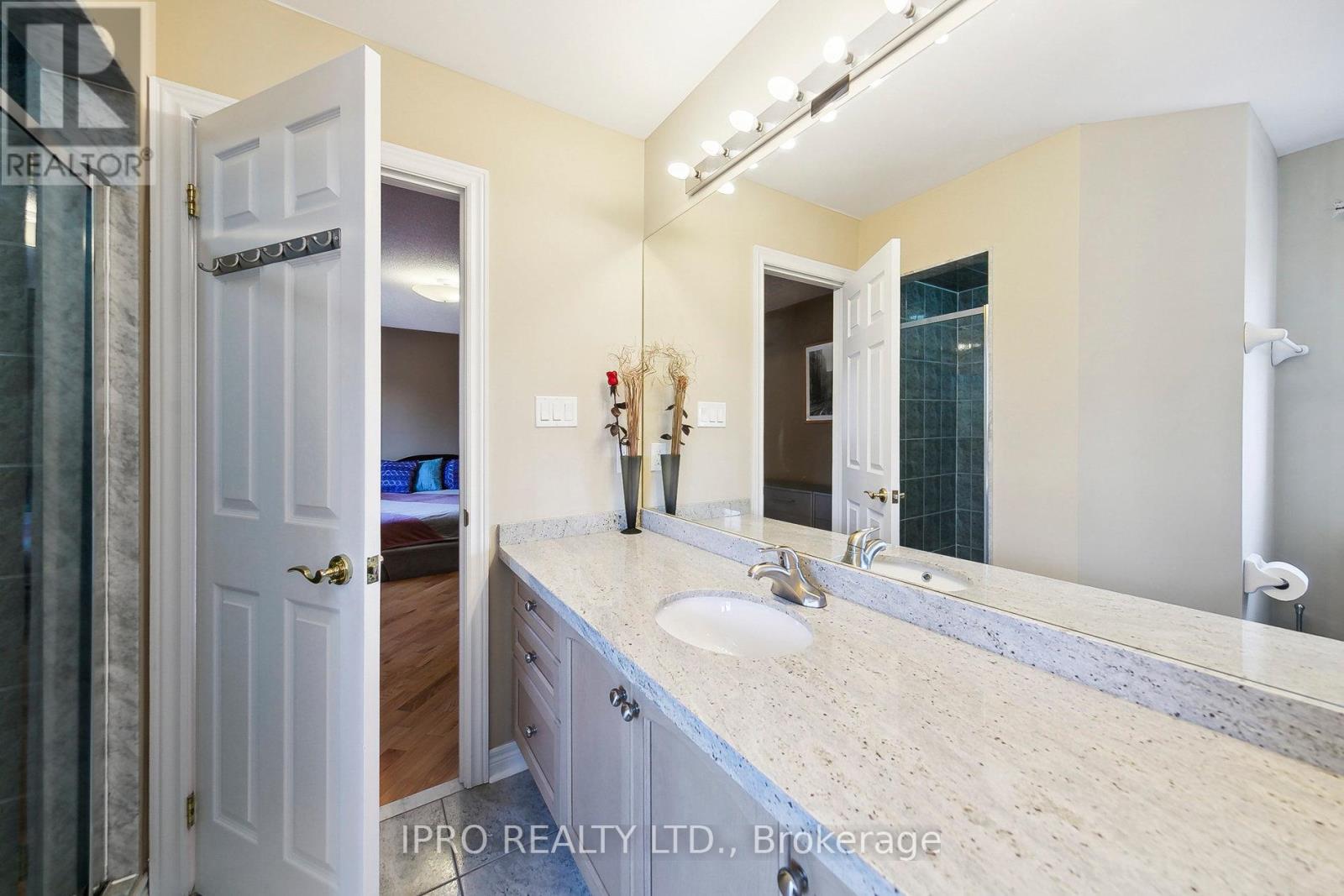 6829 Golden Hills Way, Mississauga, Ontario  L5W 1P3 - Photo 23 - W11993242