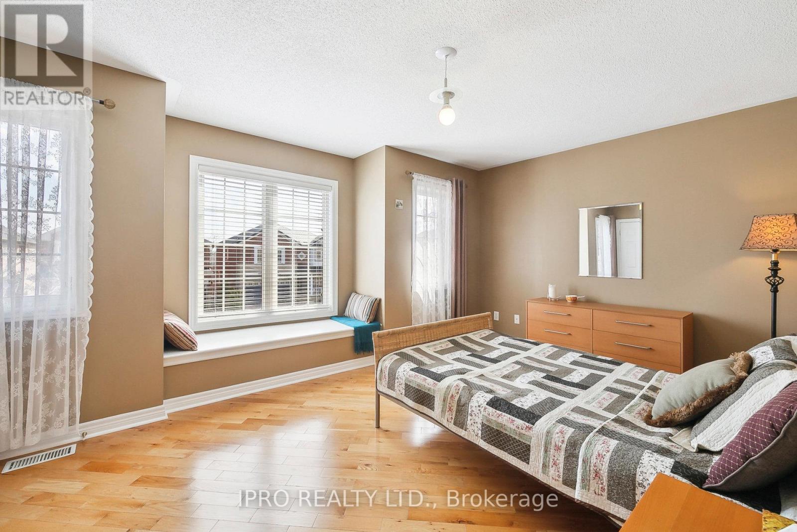 6829 Golden Hills Way, Mississauga, Ontario  L5W 1P3 - Photo 30 - W11993242