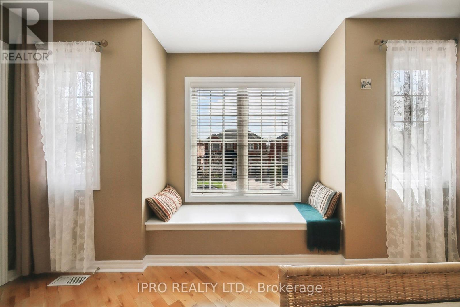 6829 Golden Hills Way, Mississauga, Ontario  L5W 1P3 - Photo 31 - W11993242