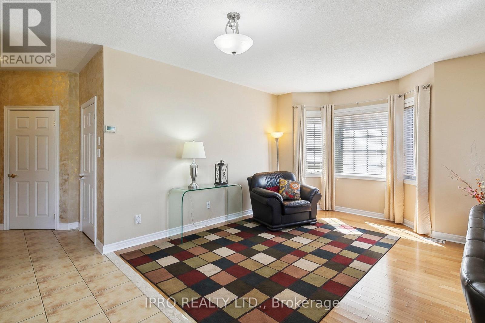 6829 Golden Hills Way, Mississauga, Ontario  L5W 1P3 - Photo 7 - W11993242