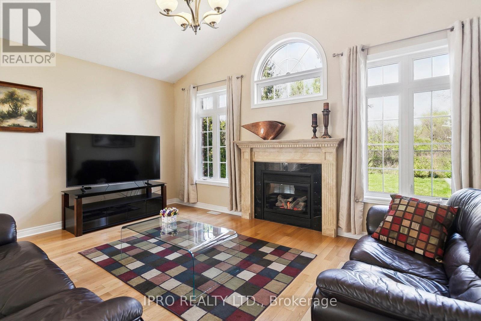 6829 Golden Hills Way, Mississauga, Ontario  L5W 1P3 - Photo 9 - W11993242