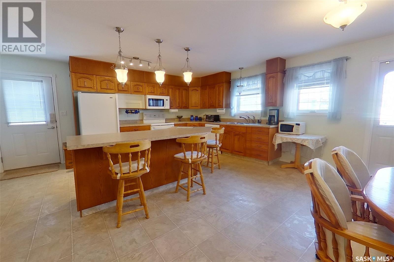 916 103rd Avenue, Tisdale, Saskatchewan  S0E 1T0 - Photo 2 - SK996745