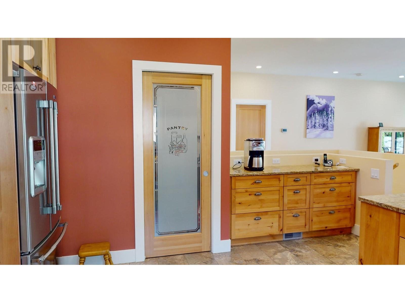 Property at 2475 COLIN Crescent image 4