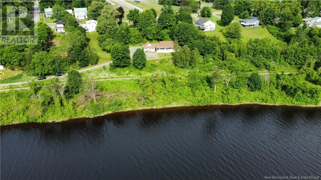 105 Bridge Street, Woodstock, New Brunswick  E7M 5Y7 - Photo 2 - NB113136