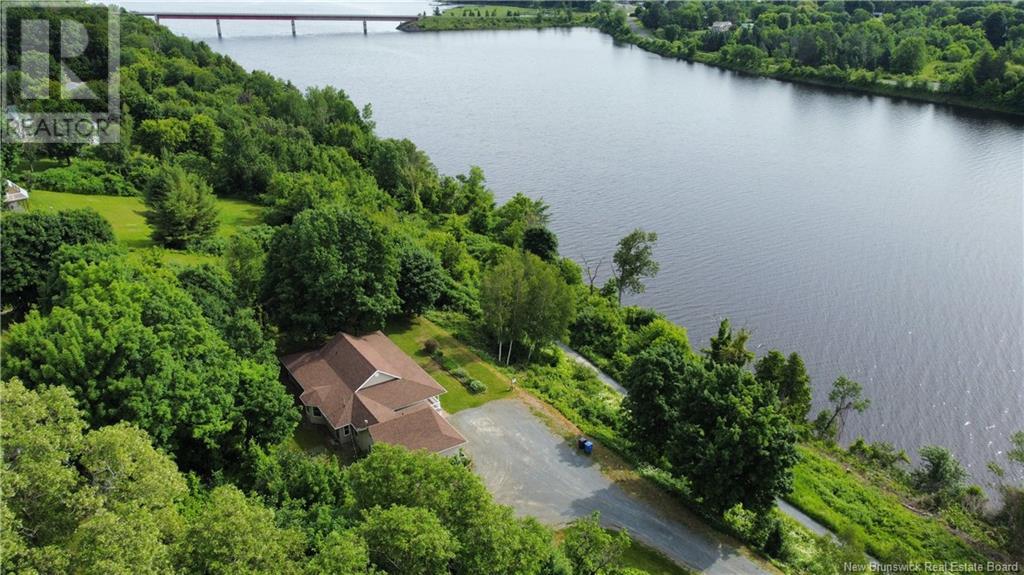 105 Bridge Street, Woodstock, New Brunswick  E7M 5Y7 - Photo 3 - NB113136