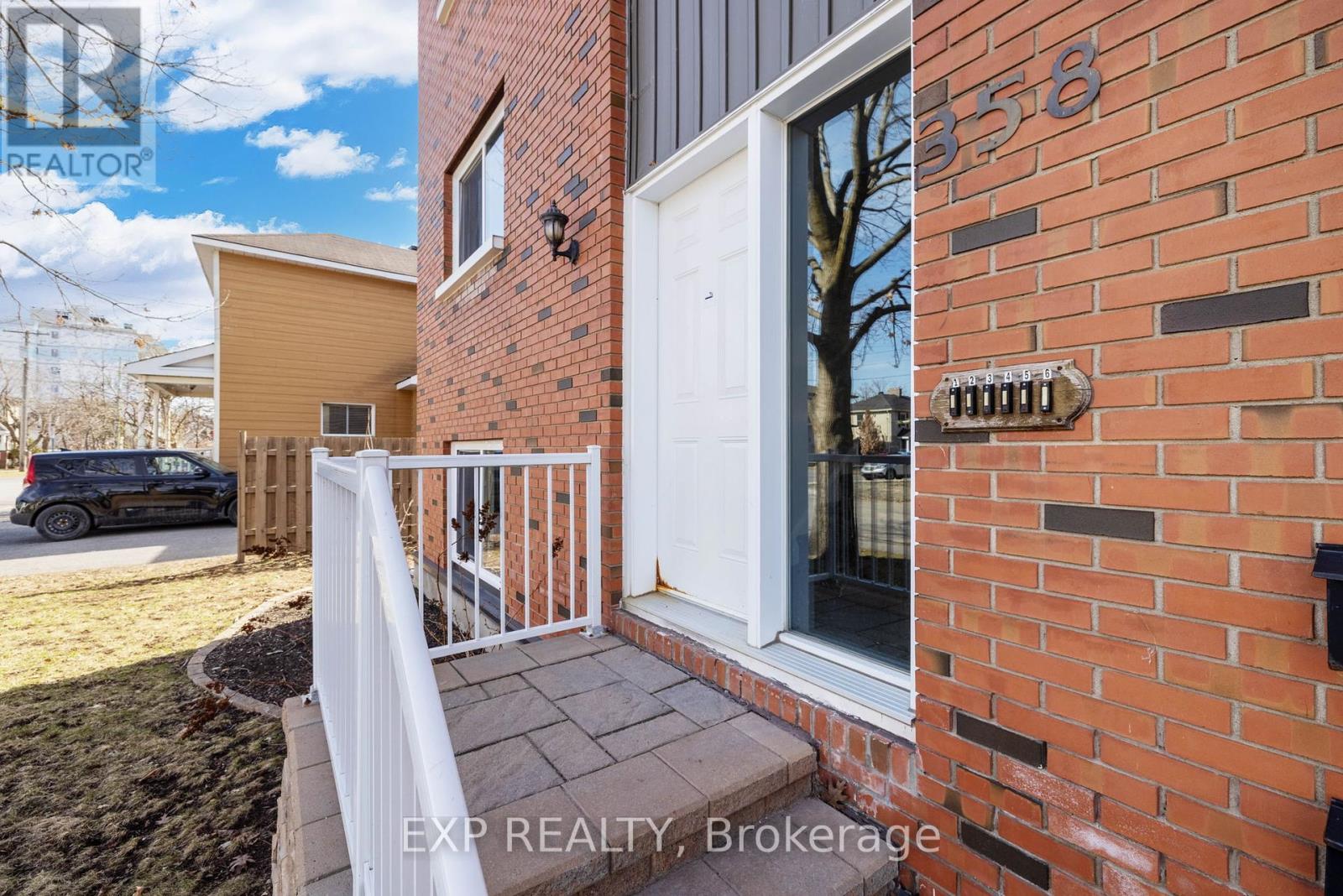 358 Winston Avenue, Ottawa, Ontario  K2A 1Y5 - Photo 4 - X11993253