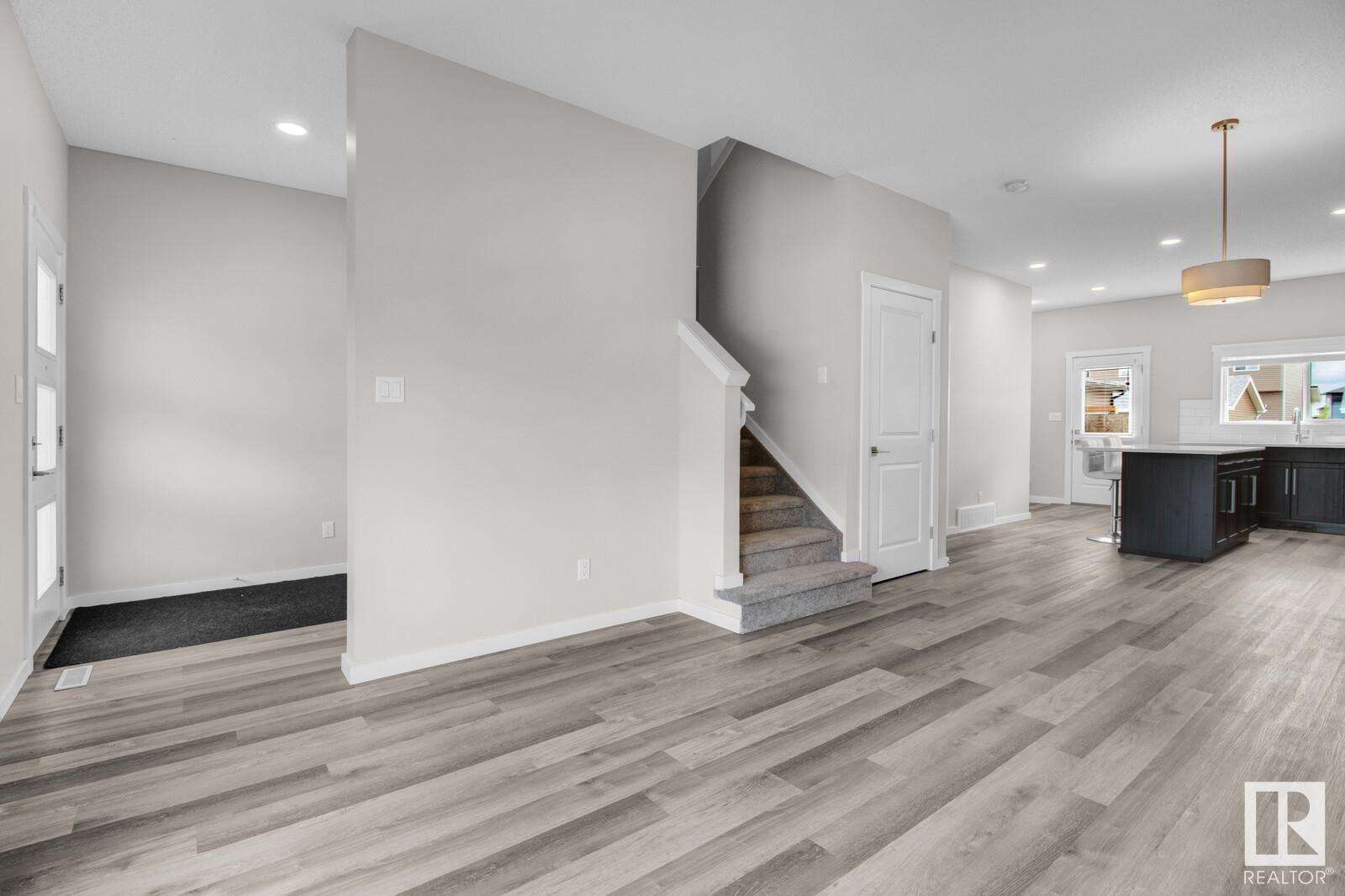 Property at 280 ROLSTON WD image 4