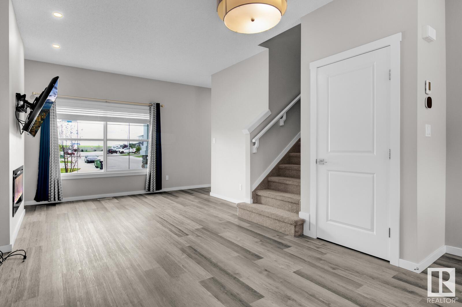 Property at 280 ROLSTON WD image 5