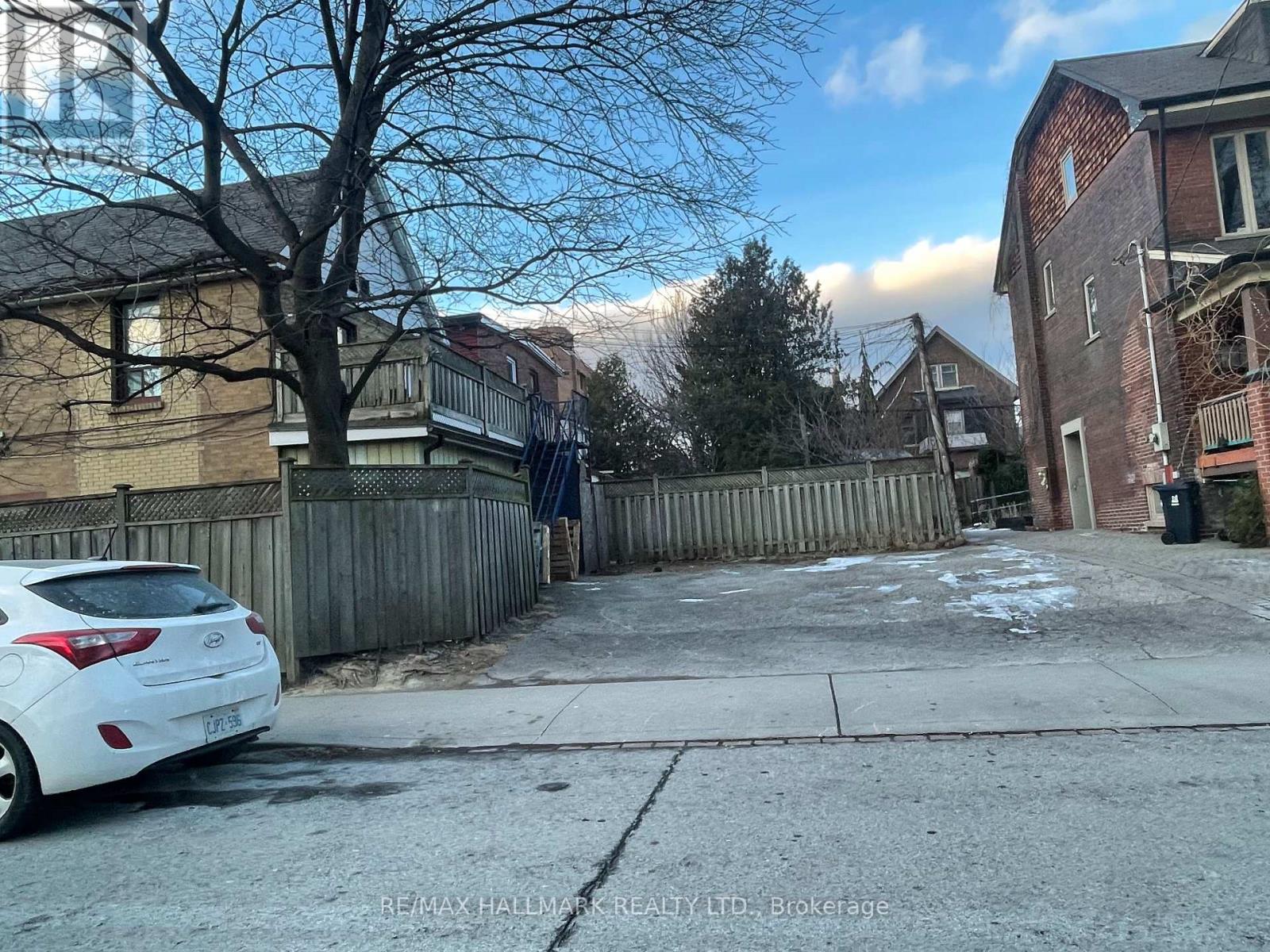 Property at 675 BROADVIEW AVENUE image 3