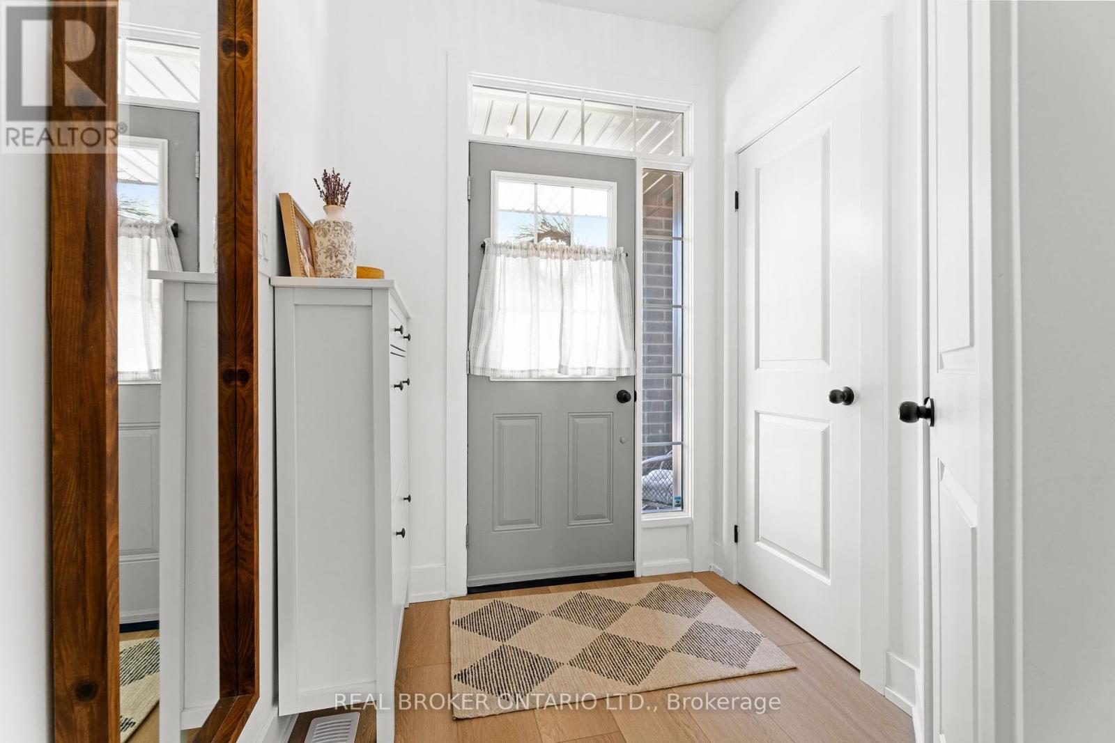 Property at 22 - 690 BROADWAY image 3