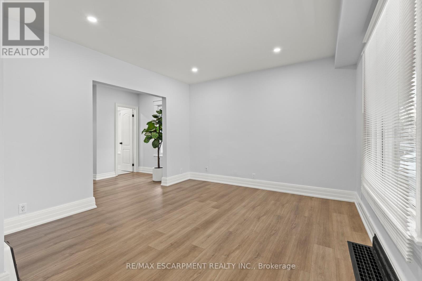 2 Berryman Avenue, St. Catharines (E. Chester), Ontario  L2R 3W9 - Photo 5 - X11951029