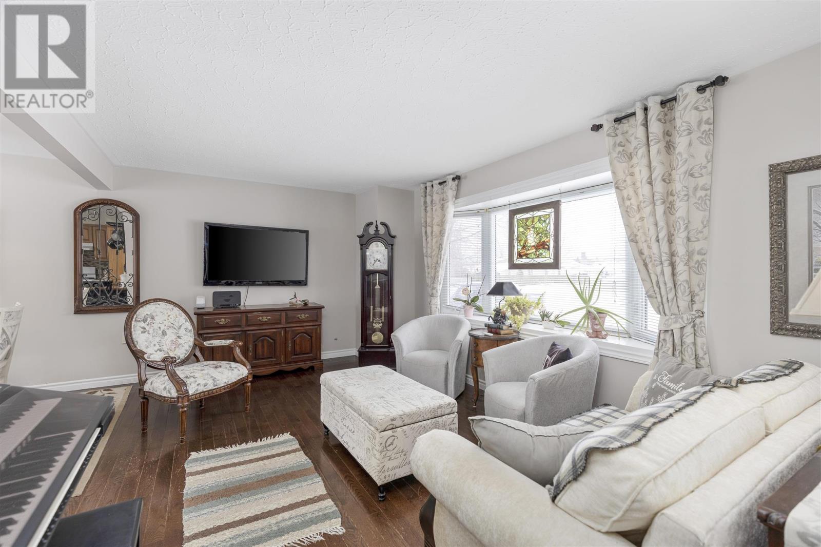 29 Parasol Cres, Sault Ste. Marie, Ontario  P6B 3S4 - Photo 4 - SM250365