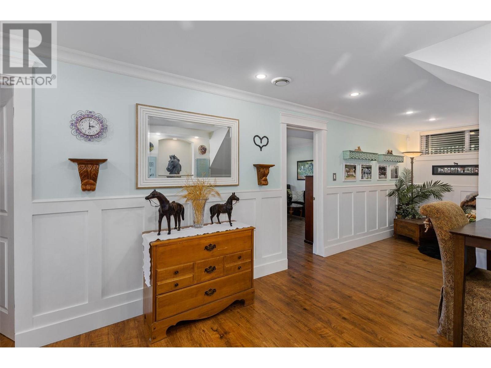 Property at 3668 Luxmoore Road image 4