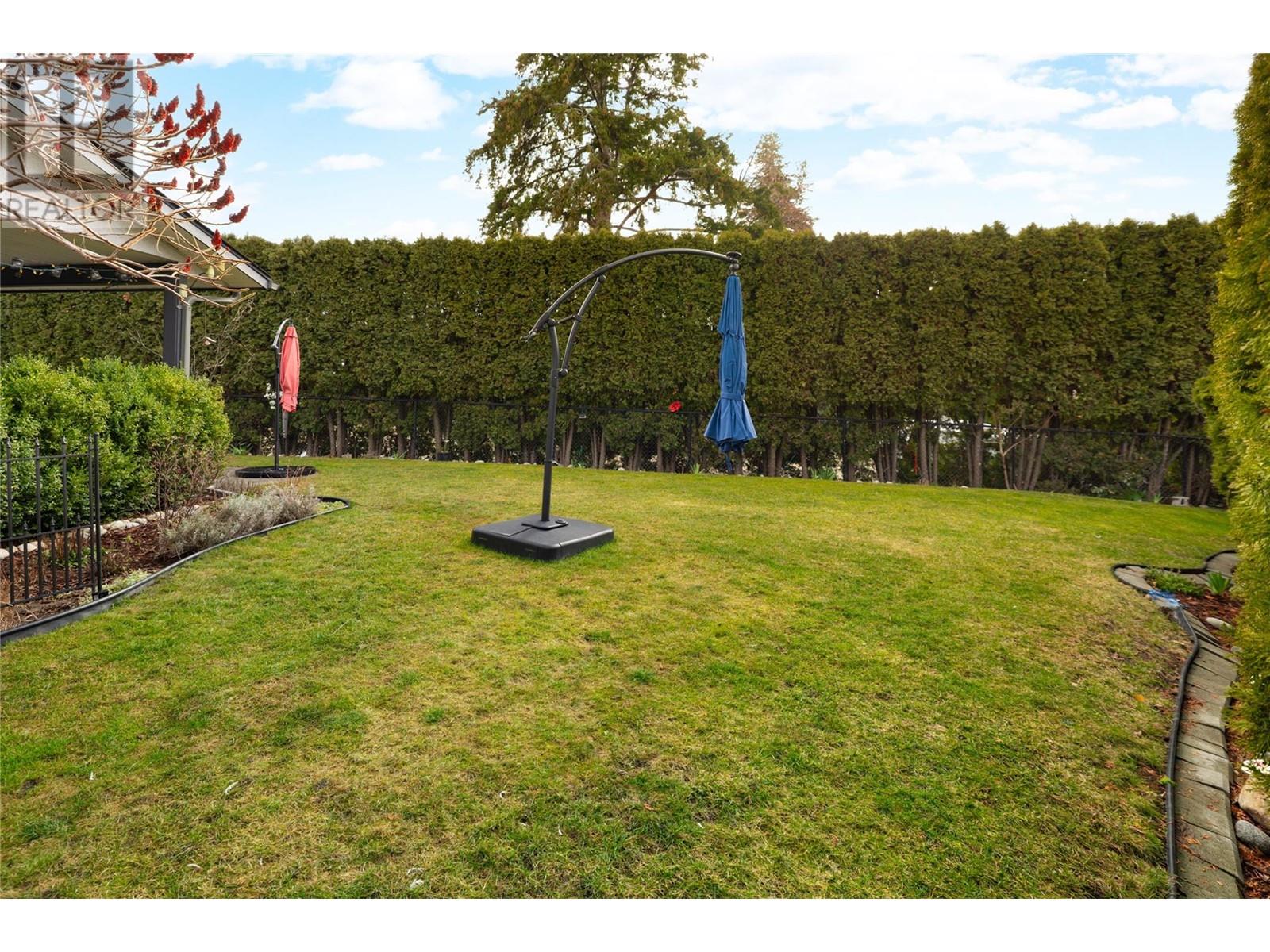 Property at 437 Duke Court image 3
